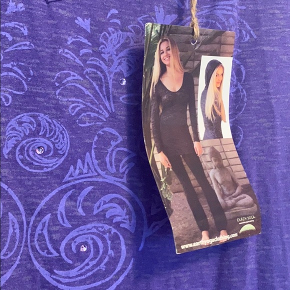 Large Earth Yoga long sleeve - Picture 3 of 4